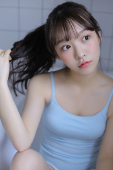 双腿张开被5个男人调教电影